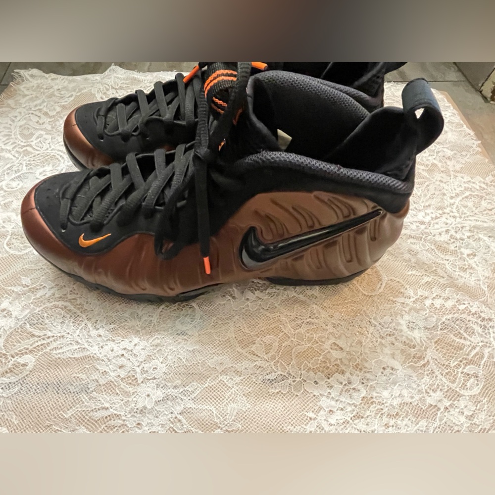 Nike Foamposite Black & Orange Men’s Size 8.5 - Picture 5 of 10